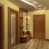 un exemple d'un intérieur lumineux d'une image de petit couloir
