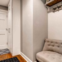 exemple de style lumineux d'un couloir dans une photo de maison privée