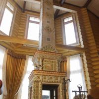 variante de l'utilisation d'un poêle russe inhabituel dans un design moderne