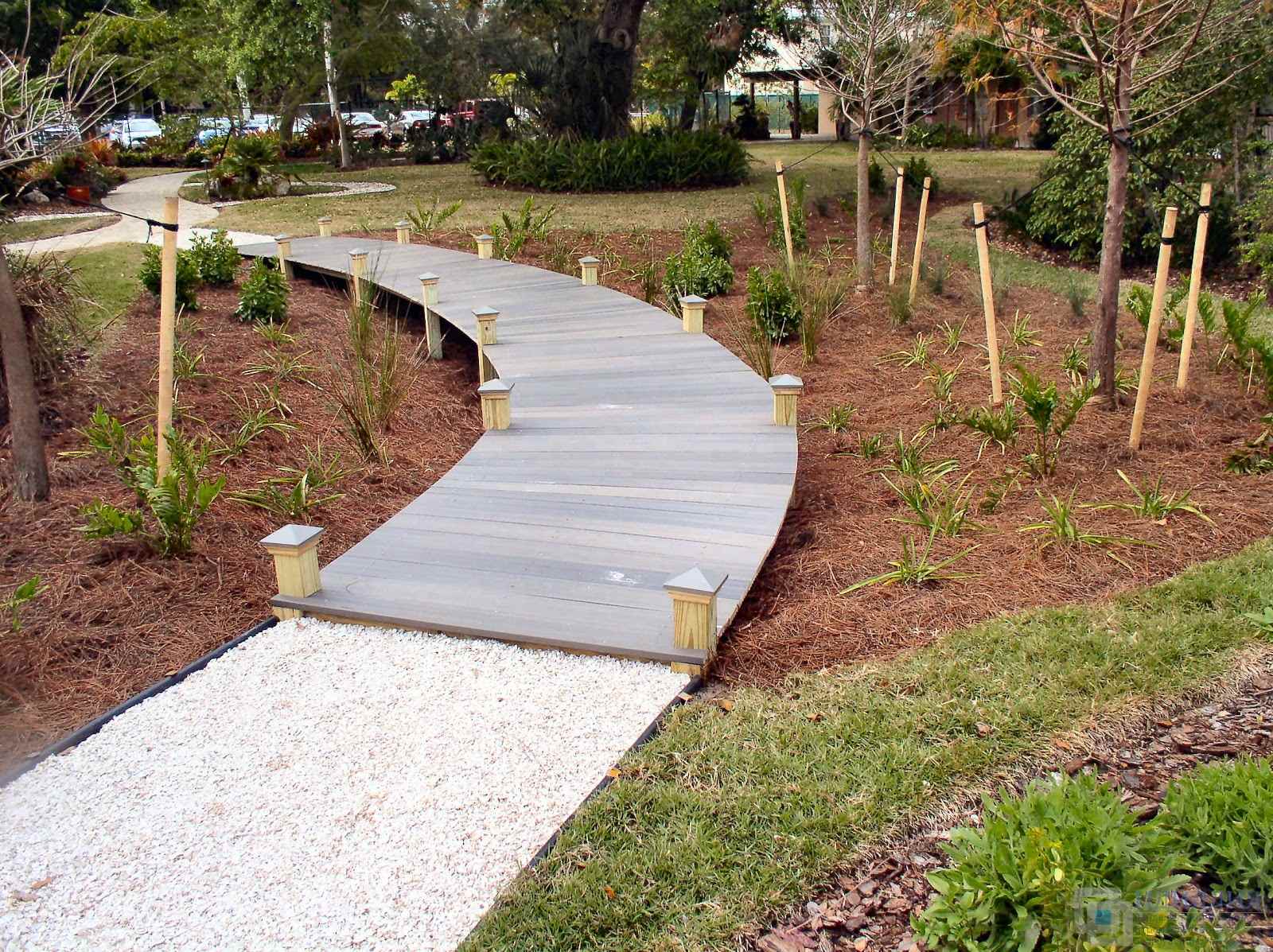 l'idée d'appliquer de beaux chemins de jardin dans l'aménagement paysager