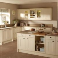 design de cuisine avec intérieur de fenêtre beige