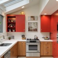 conception de cuisine avec une fenêtre au plafond