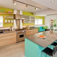 cuisine design avec fenêtre intérieur spacieux