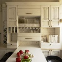 cuisine design avec fenêtre et table pliante
