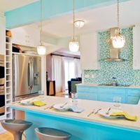 design de cuisine avec fenêtre en bleu