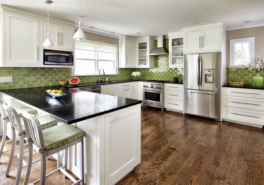 suite blanca para una cocina grande