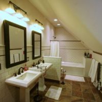 mansarde dans la salle de bain de la maison