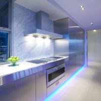 iluminación del área de trabajo en la cocina