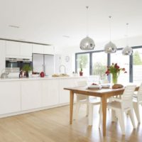 conception d'une cuisine lumineuse dans une maison privée
