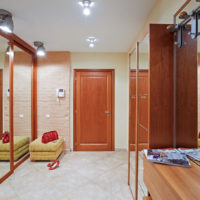 couloir dans un appartement dans une maison à panneaux photo options