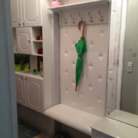 couloir dans un appartement dans une maison à panneaux