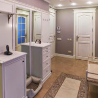 design moderne du couloir lumineux