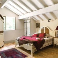 conception de photo de chambre mansardée