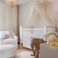 la chambre des enfants pour un nouveau-né est lumineuse