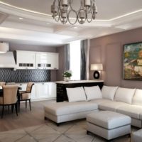 Meubles rembourrés à l'intérieur d'un grand salon