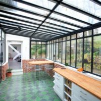 Vitrage panoramique dans la conception de la terrasse d'été