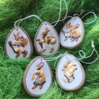 Souvenirs de Pâques en forme d'œufs avec des dessins d'animaux