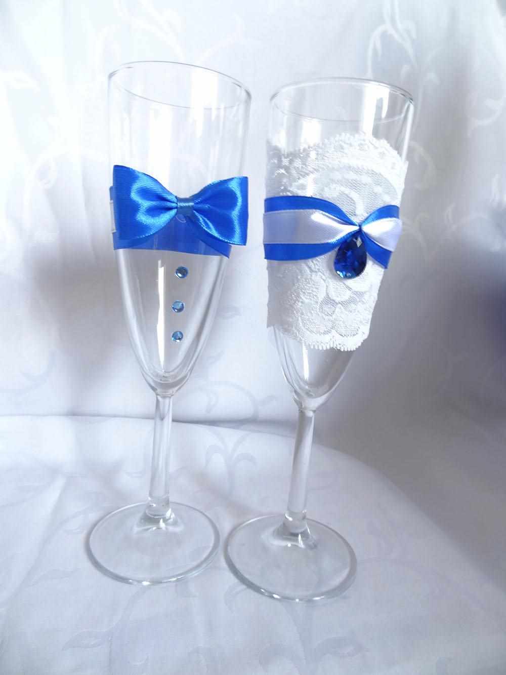 La idea de la decoración brillante del diseño de las copas de boda