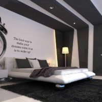 Un ejemplo de una decoración ligera del estilo de las paredes en la habitación photo