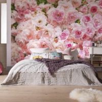 La idea del diseño ligero del diseño de la pared en la imagen del dormitorio