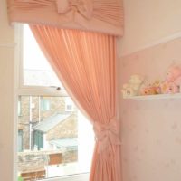 un exemple de combinaison d'une couleur pêche inhabituelle à l'intérieur d'une photo d'appartement