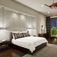 La idea de una decoración brillante del diseño de la pared en la imagen del dormitorio