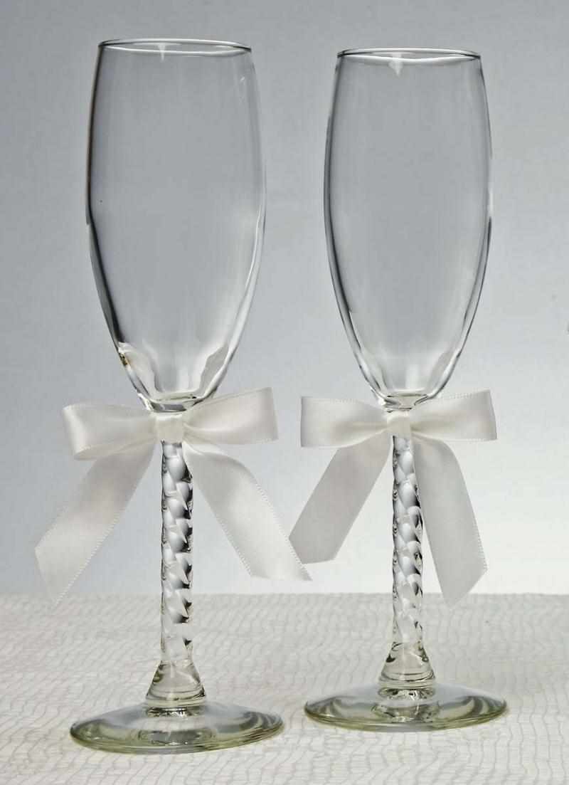 la idea de una decoración inusual del diseño de copas de boda