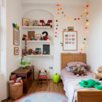 Meubles en bois dans la conception de la chambre des enfants