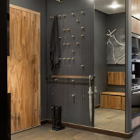 Cintre de designer original dans le couloir