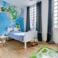 Papier peint sur le mur d'une chambre d'enfants