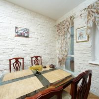 Mur en pierre et coin repas