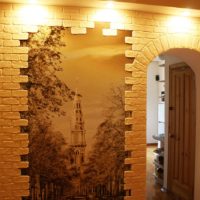 Encadrer l'image dans le couloir avec de la pierre décorative