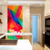 Panneau dans le style de l'avant-garde sur le mur de la cuisine