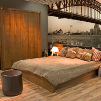 Panneau dans une chambre de style industriel