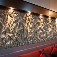 Panneau de stuc décoratif dans la conception du salon