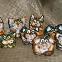 Sceaux de bricolage drôles en papier mâché