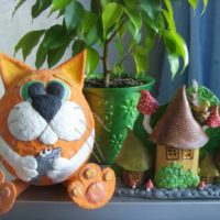 Composition décorative en papier mâché de bricolage