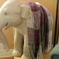 Sculpture d'éléphant en papier mâché