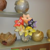 Décor de bricolage en papier mâché