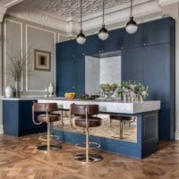 exemple d'un beau plafond intérieur dans la photo de la cuisine