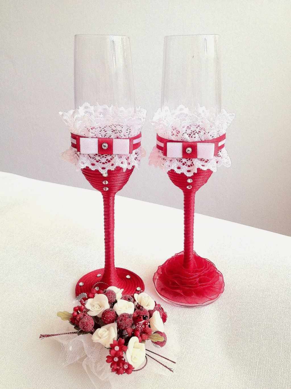 Un ejemplo de decoración inusual de decoración de copas de boda