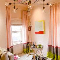 possibilité de combiner une couleur pêche éclatante dans le style d'une photo d'appartement