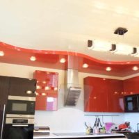 version du style lumineux de l'image du plafond de la cuisine