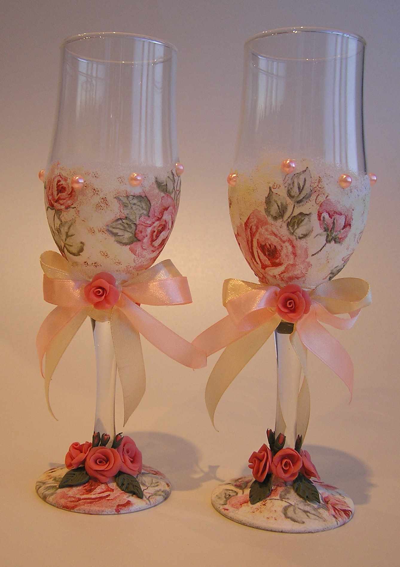 Un ejemplo de un hermoso diseño del diseño de gafas de boda.