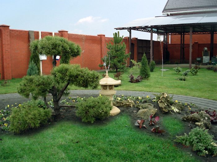 Un coin de jeune jardin sur un terrain de 15 acres