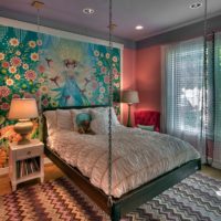 Chambre de conte de fées avec des peintures murales sur le mur
