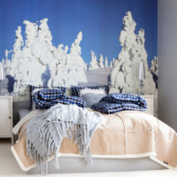 Sapins enneigés sur la peinture murale dans la chambre