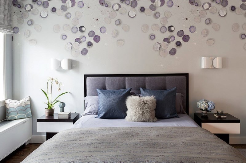 Concevez un mur au-dessus de la tête du lit dans une chambre de 12 mètres carrés