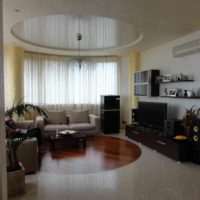 Un ejemplo de una foto de pasaje interior brillante