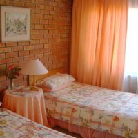 l'idée de combiner une couleur pêche inhabituelle à l'intérieur de l'appartement photo